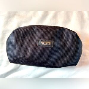 Tumi for Delta Travel Pouch‎ includes eye covers & socks